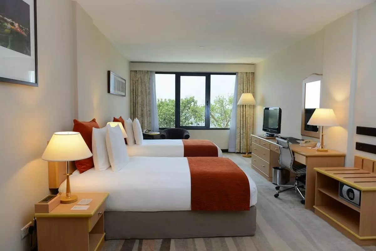 crown plaza muscat rooms (Copy).jpg